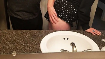 Amadora goza nos shorts em POV