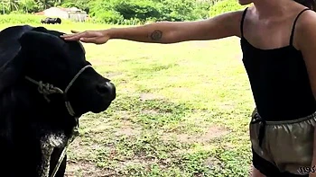 Il a joui dans mon cul brésilien serré pendant le vlog du camping