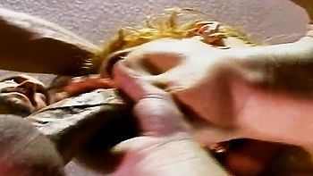 Foda anal bruta e gozada na dona de casa