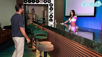 Milf barista encule, lèche le cul et facial