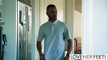 Victoria Zdrok rubia recibe sexo en los pies fetiche