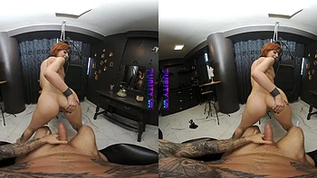 Ariane Kimiko se despierta caliente con una mamada en tanga