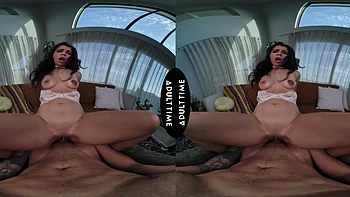 Латиноамериканка брюнетка Харли Хейз трахает парня Оливера Дэвиса