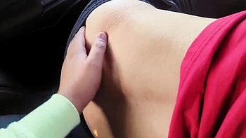 Copine indienne suce et crie lors d’un sexe sale en voiture