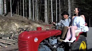 Neuvermählte Gangbang: Blasen, Doggy & Cowgirl Fick