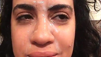 Брюнетка-любительница получает анальный трах и минет в позе догги