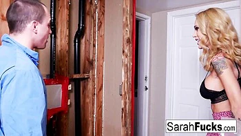 Rubia delgada Sarah Jessie follada con tetas y culo grandes