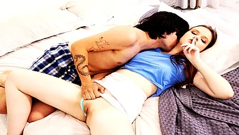 Minha prima vadia me deixa comer e foder sua buceta