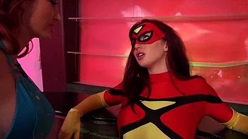 Brünette und Rothaarige hart im Stripchat ficken