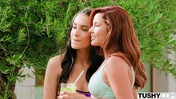 Жаждущая анала Ванесса Алессия мстит с лучшей подругой двойным минетом и глубоким горлом