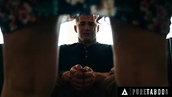 Syren De Mer MILF corrompe a virgen con polla dura