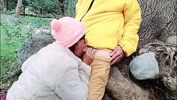 Mature à grosses nichons et gros cul suce un vieux pervers et se fait baiser sa chatte juteuse