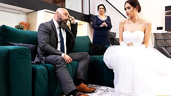 Novia Vixi Rafi follada a lo misionero con enorme polla