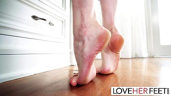 Bonny & Sahara's heiße kinky Fußanbetung