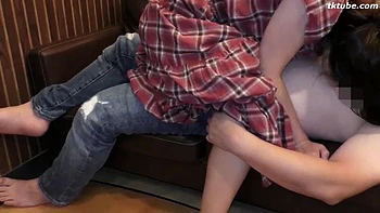 Asiatique amateur se fait baiser en cul