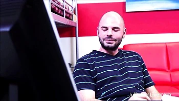 Aristocratic cougar Julia Ann's huge tits