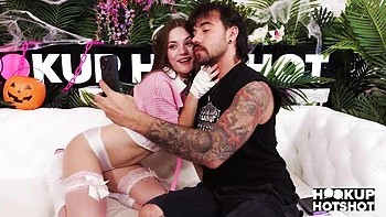 Пышная Надя Нэсти жестко сосет член