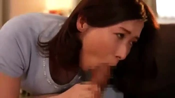 Зафиксирован на твоём сексуальном теле, сосёт член