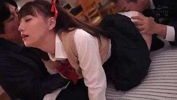 Frau windet sich beim Ficken und Blasen