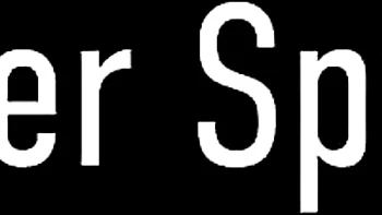 Busige Julia Ann zeigt heiße Titten