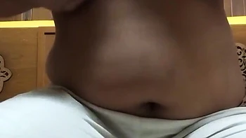 Мои мягкие молочные сиськи надавливают