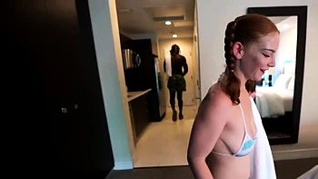 Amy Quinn fickt King Louies großen BBC im Doggy-Style