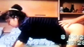 Le follé el culo a cuatro patas