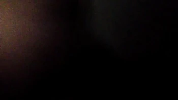 Bimbo coréenne asiatique se tripote sa chatte poilue