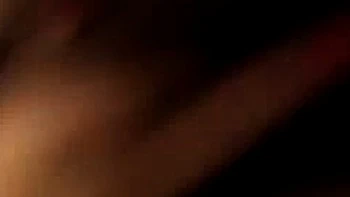 MILF asiática se masturba sola en webcam