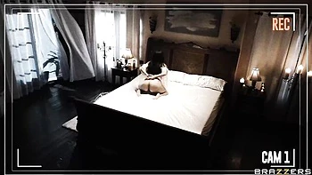 Луна Стар и Жасмин Шерни сосут и ездят на большом члене