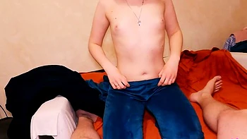 Le beau-frère me baise les petites nichons avec sa came