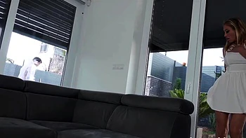 Folla a cougar mandona en trio anal