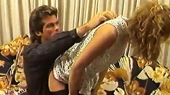 Tiefer blasen und Doggy Ficken mit Brünette