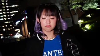 Fetiche asiático de bunda com peitos pequenos fodendo