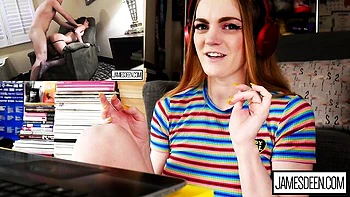 Abbie Maley pelirroja curvy se desnuda y se masturba