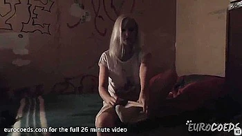 Adolescente Samantha se masturba com brinquedos POV