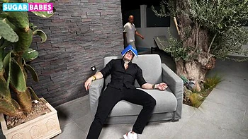 Sugar Babe grega com bunda enorme no casting