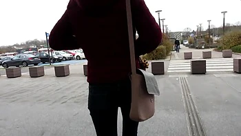 Milf francesa Lyia sexo lésbico con strap-on