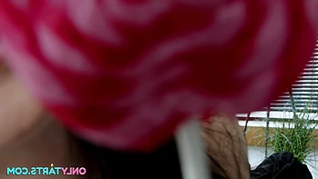 Сводный брат трахает молодую брюнетку с минетом