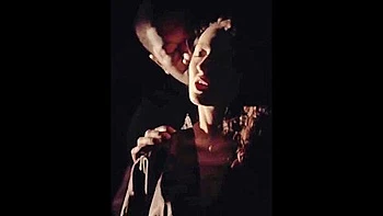 Pelirroja en fantasía de madrastra lamiendo pussy en baño