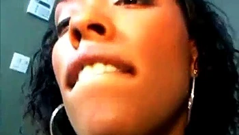 Ebony quente fodendo com Donna Red: boquete, cachorrinho, cowgirl