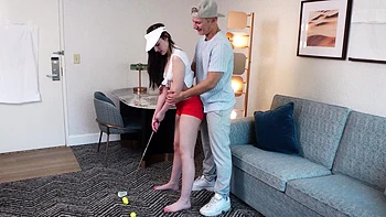 Маленькая брюнетка Джулия Джеймс трахнута жестко мужиком