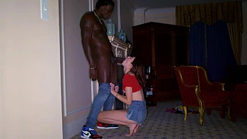 Lena Anderson brune chevauche la grosse bite noire de Louie Smalls