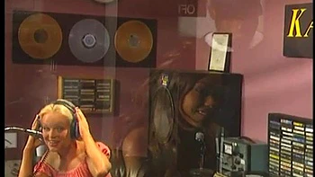 Сильвия и Сильвия Сен трахнули с минетом