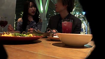 Asiática Caliente Follada a Cuatro Patas