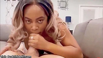 Обманутая девушка с огромной грудью трахается в жопу