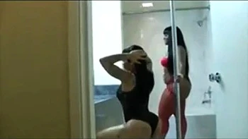 Trío con mamada, perrito y cowgirl