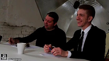 Lyen Park folla anal y chupa al aire libre