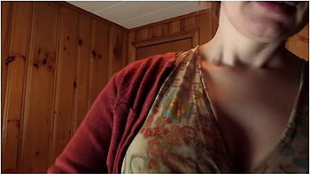 Bettie pose nue en bondage - solo rousse 4K