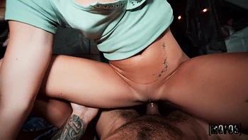 Charles Deras’ Mann fickt Ashley Alexander outdoor im POV